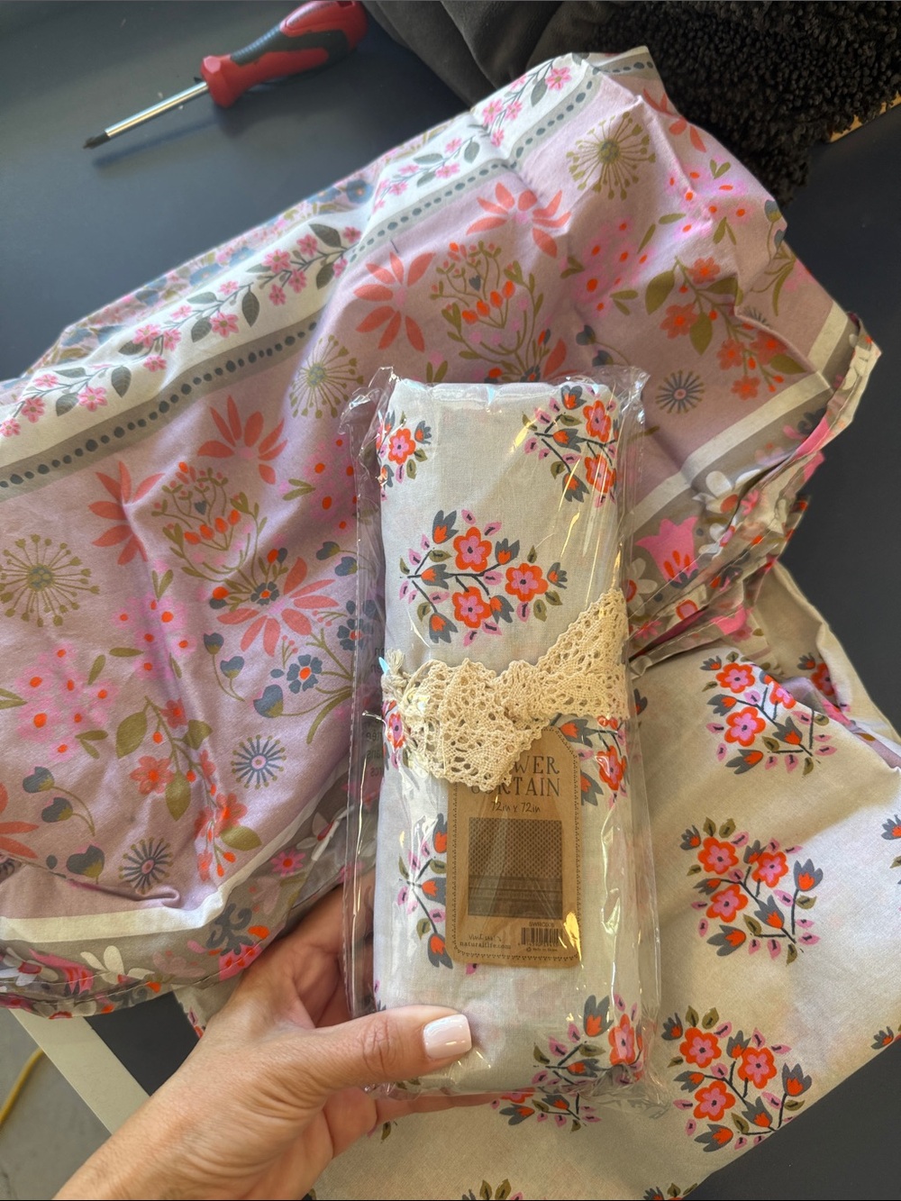 NATURAL LIFE Pink Floral Cotton with Lace Accent Shower curtains
